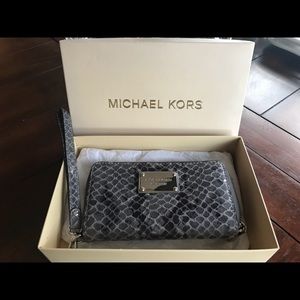 Brand new Michael Kors Wristlet